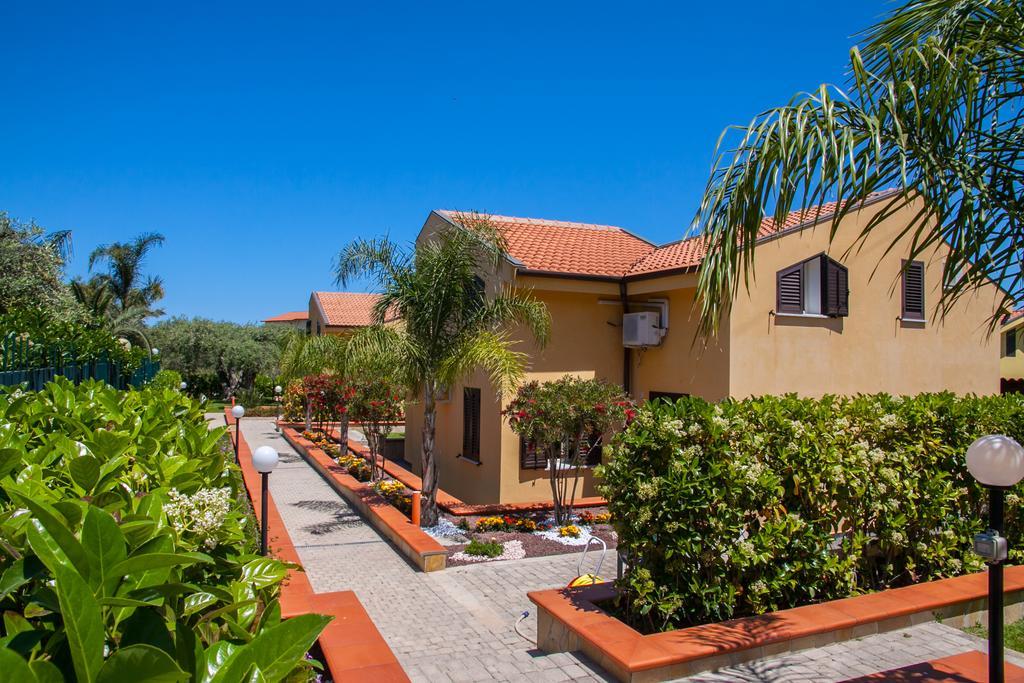 Baia Degli Ulivi Apartments 切法卢 外观 照片