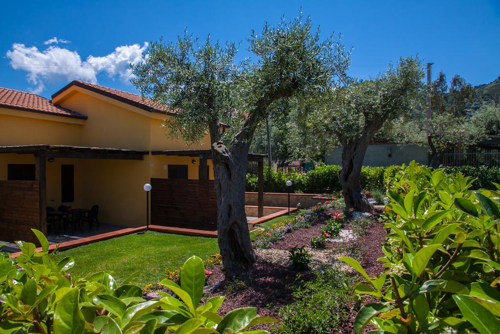 Baia Degli Ulivi Apartments 切法卢 外观 照片