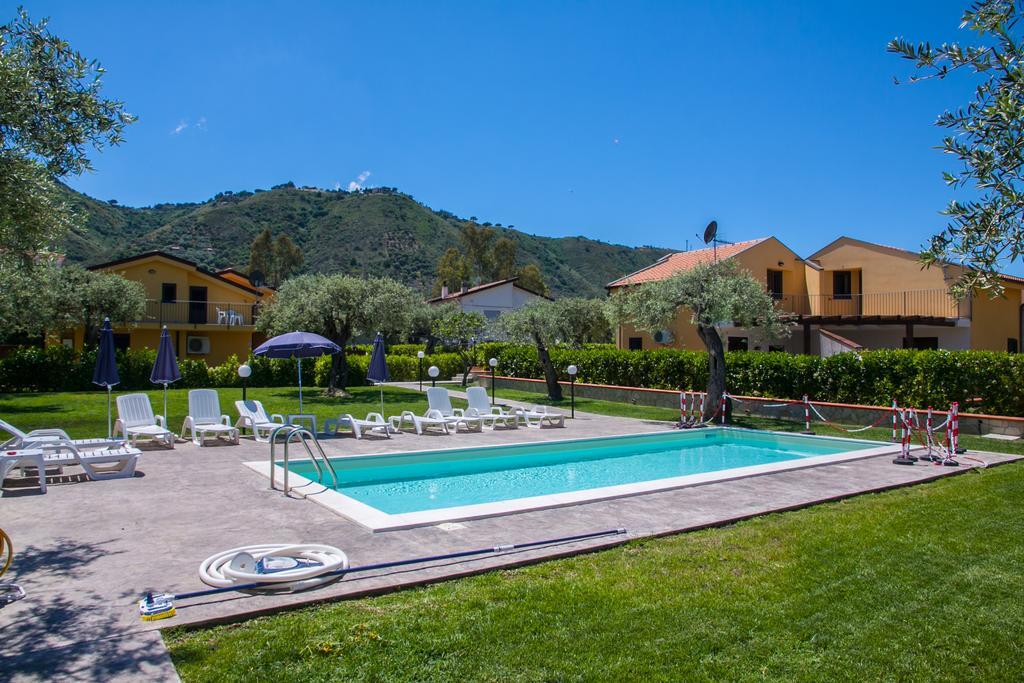Baia Degli Ulivi Apartments 切法卢 外观 照片