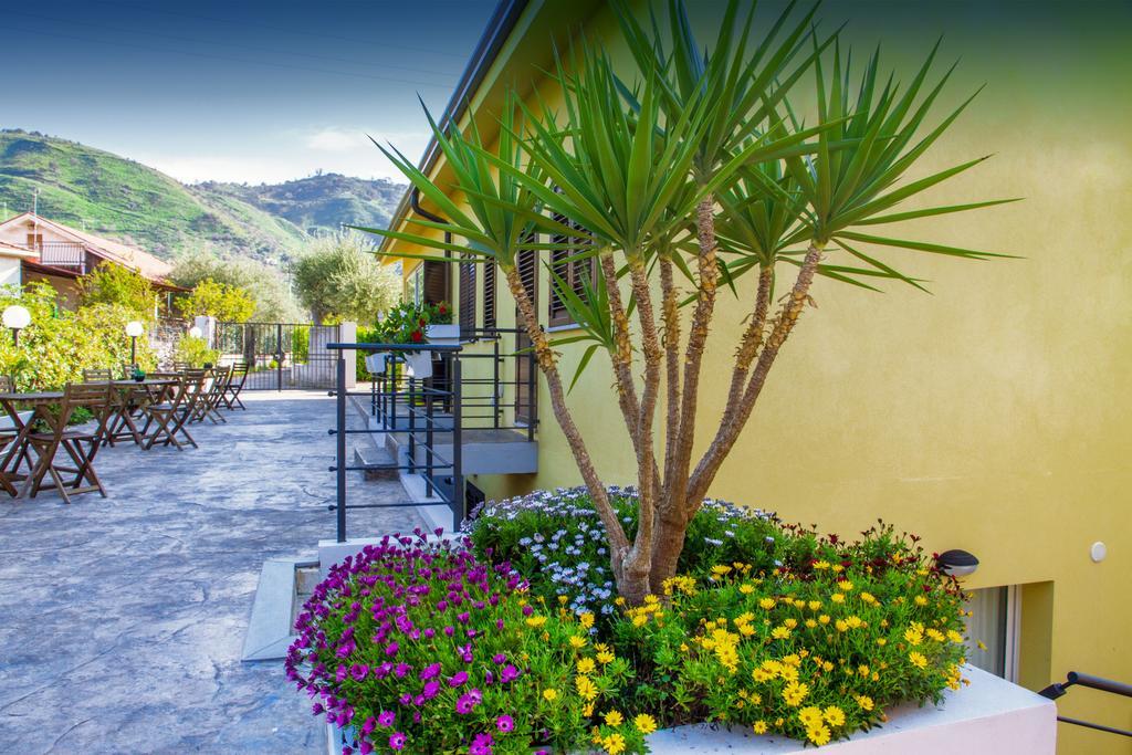 Baia Degli Ulivi Apartments 切法卢 外观 照片