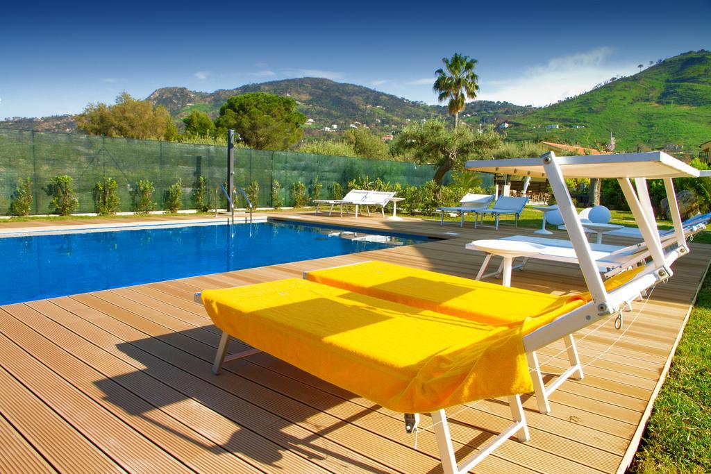 Baia Degli Ulivi Apartments 切法卢 外观 照片