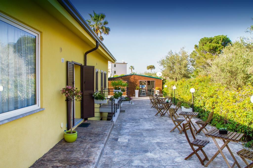 Baia Degli Ulivi Apartments 切法卢 外观 照片
