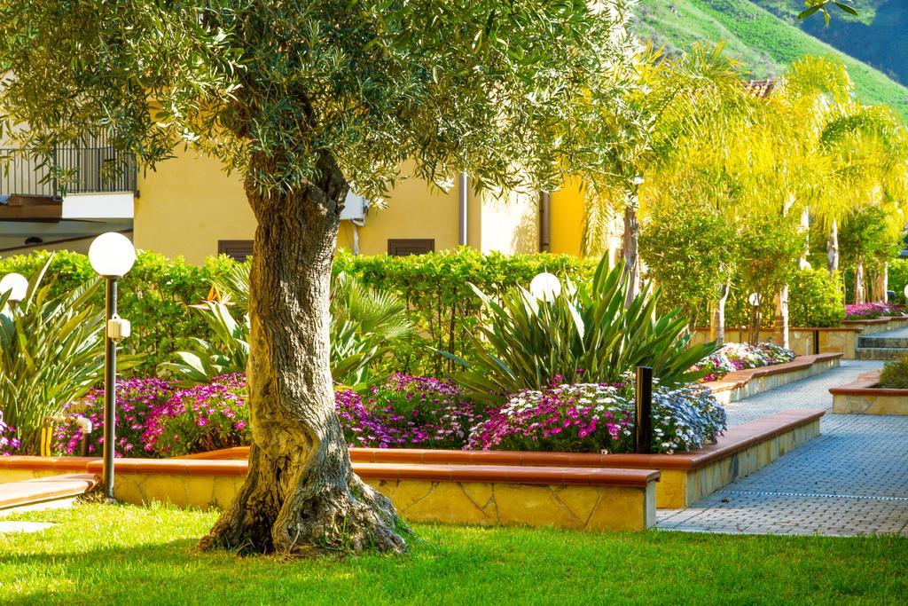 Baia Degli Ulivi Apartments 切法卢 外观 照片