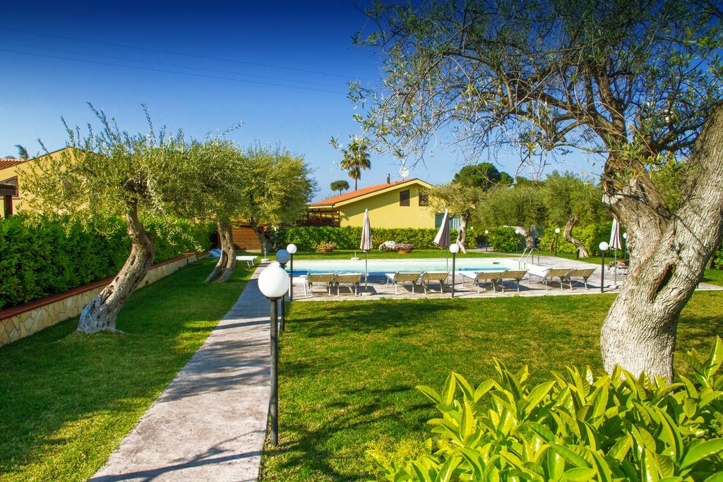 Baia Degli Ulivi Apartments 切法卢 外观 照片
