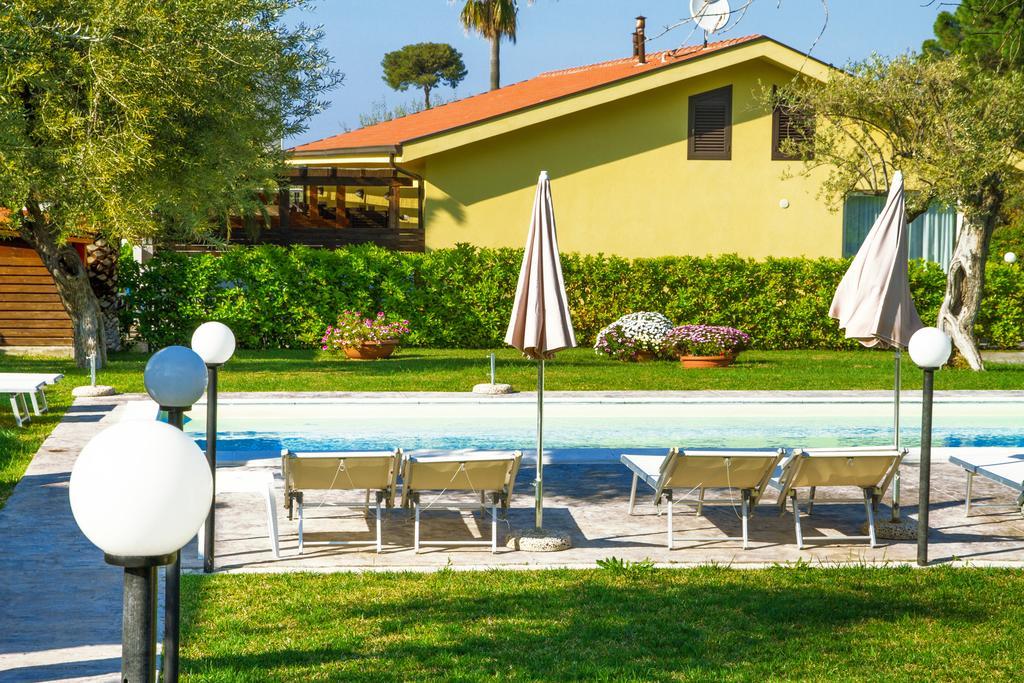 Baia Degli Ulivi Apartments 切法卢 外观 照片