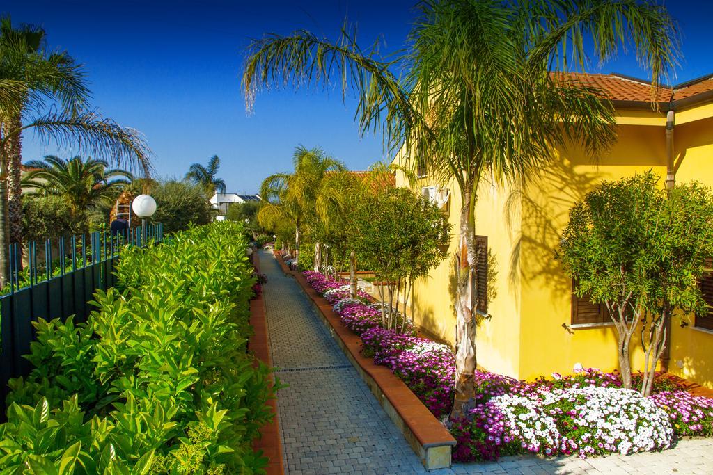 Baia Degli Ulivi Apartments 切法卢 外观 照片
